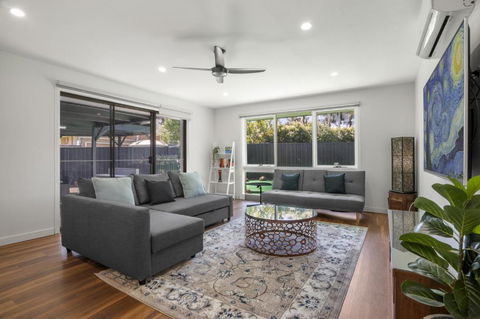 Spacious 3-Bed House With Outdoor Dining & BBQ - Accommodation Bookings 0