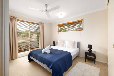 Spacious 3-BR Haven Prime Location Shopping Centre - Accommodation Bookings 3