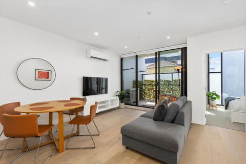Spacious & Bright Apt Near Major Hospital Precinct - Accommodation Bookings 1