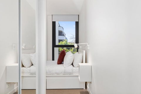 Spacious & Bright Apt Near Major Hospital Precinct - Accommodation Bookings 3
