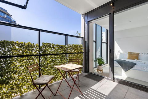 Spacious & Bright Apt Near Major Hospital Precinct - Accommodation Bookings 2