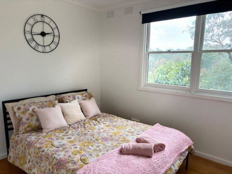 Spacious 4 Bed, 2 Lounge, 2 Bath, Acre Home With Tree Top Views - Yarra Valley Gateway! - Accommodation Bookings 3