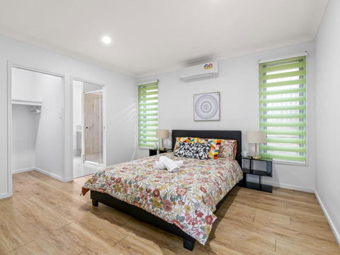 Spacious Newly Furnished 4BD Family Retreat - Accommodation Bookings 2