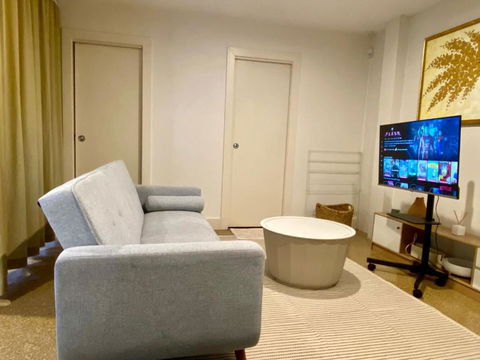 Spacious Self-Contained Guest Suite - Accommodation Bookings 2