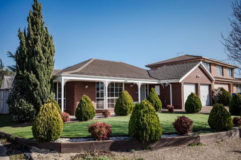 StayAU Tranquil 4BR Lakeside Retreat In Seabrook - Accommodation Bookings 0