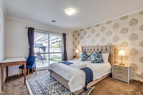 StayAU Tranquil 4BR Lakeside Retreat In Seabrook - Accommodation Bookings 3