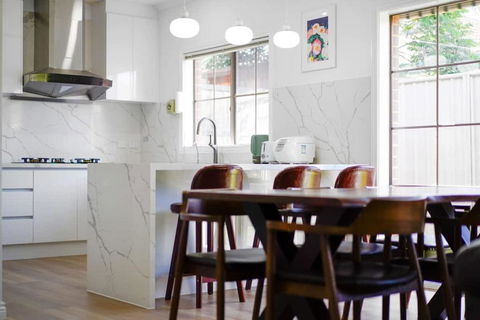 Stunning Bentleigh East 2BR Sun-Filled Home - Accommodation Bookings 2