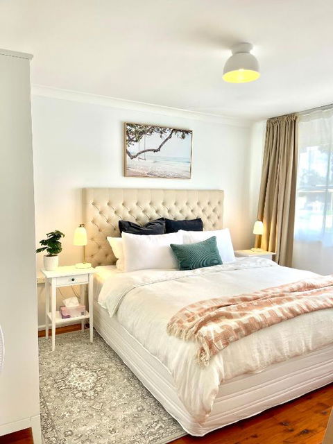 Sunshine Retreat Modern 3BR Haven - Accommodation Bookings 0