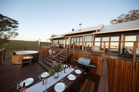 Sunvale Stunning Luxury Lodge With Woodfire Heated Spa And Large Deck - Accommodation Bookings 0