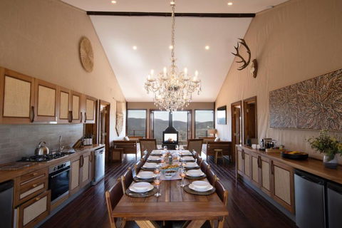 Sunvale Stunning Luxury Lodge With Woodfire Heated Spa And Large Deck - Accommodation Bookings 1
