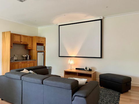 Super Luxury Self Contained Studio Unit - Accommodation Bookings 1