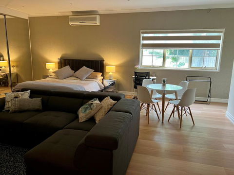 Super Luxury Self Contained Studio Unit - Accommodation Bookings 0