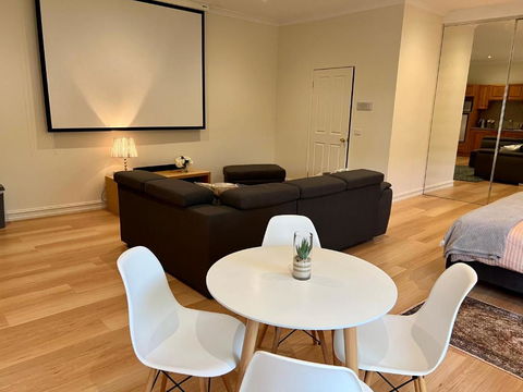 Super Luxury Self Contained Studio Unit - Accommodation Bookings 2