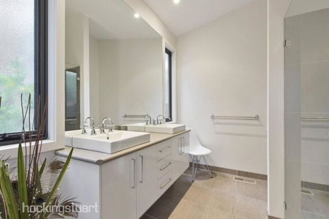 The Beach Haven - 4 Bedroom Luxury Rye House Sleeps 12 - Accommodation Bookings 3