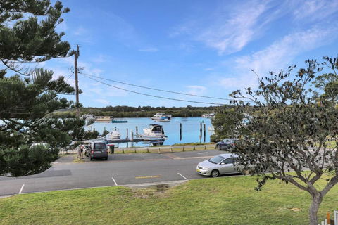 Tea Garden Waterfront Bliss - Accommodation Bookings 1