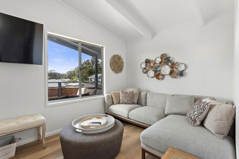 Thalassinos - Accommodation Bookings 2