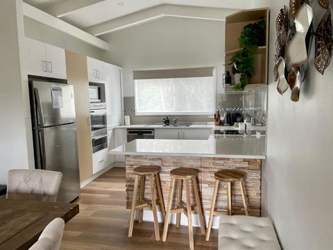Thalassinos - Accommodation Bookings 3