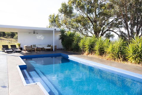 The Albens - Countryside Chic Amongst The Hills - Accommodation Bookings 0