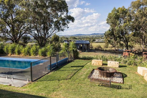The Albens - Countryside Chic Amongst The Hills - Accommodation Bookings 3