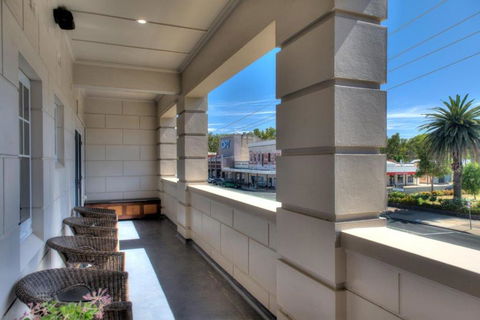 The Bank Apartment - Echuca Holiday Homes - Accommodation Bookings 1