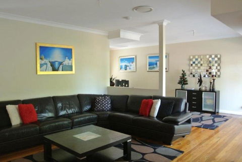 The Beach Townhouse - Accommodation Bookings 3
