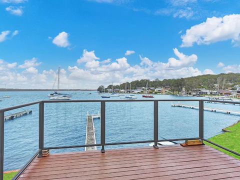 The Boat House Absolute Waterfront And Jetty - Accommodation Bookings 0