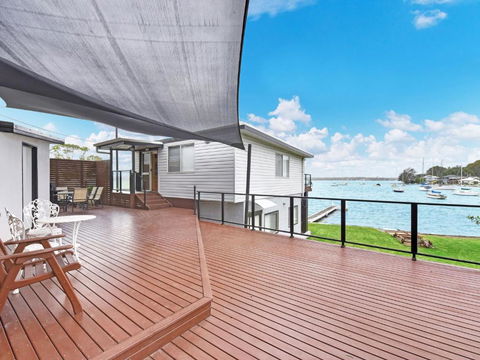 The Boat House Absolute Waterfront And Jetty - Accommodation Bookings 1