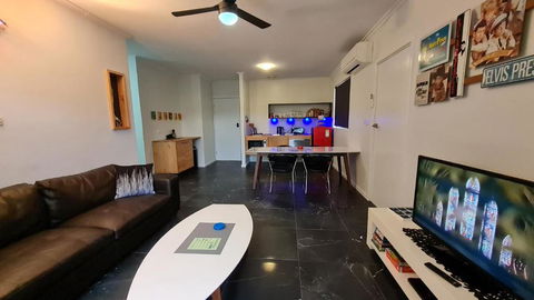 The Good Life - Two Bedroom Garden Apartment - Accommodation Bookings 1
