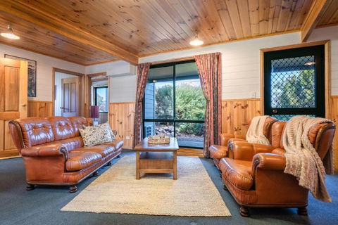 The Boathouse - Freycinet Holiday Houses - Accommodation Bookings 2