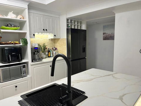 The Burlington Holiday Apartments - Accommodation Bookings 1