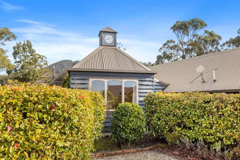 The Clocktower - Serene Stay At Herons Rise Vineyard - Accommodation Bookings 0