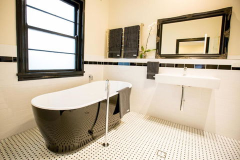 The Commercial Boutique Hotel - Accommodation Bookings 1