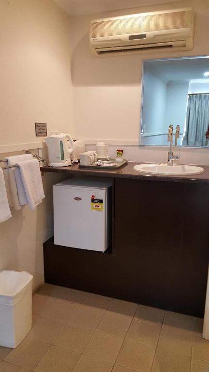 The Commercial Hotel Motel - Accommodation Bookings 3
