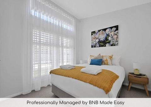 The Elm Apartments - The Yellow Room - Accommodation Bookings 0