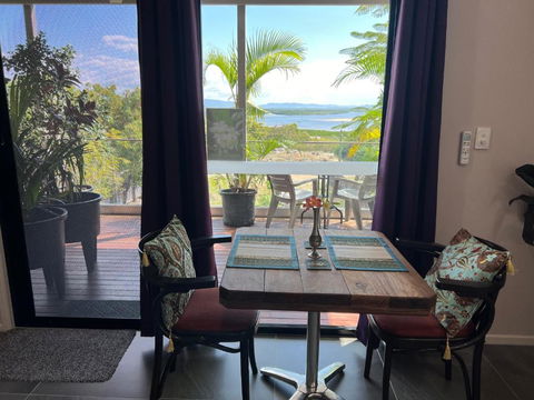 The Frangipani Suite - One Bedroom Apartment In Cooktown - Accommodation Bookings 1