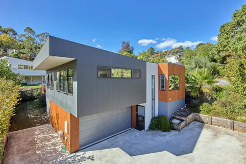 The Gorge Townhouse, Stunning Home & Location! - Accommodation Bookings 0