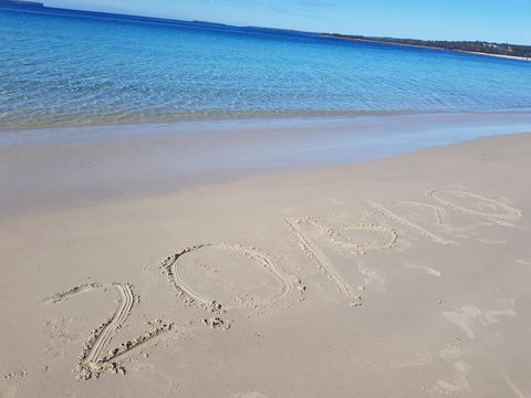 Beachside Husky Waterfront Cabin - Accommodation Bookings 1