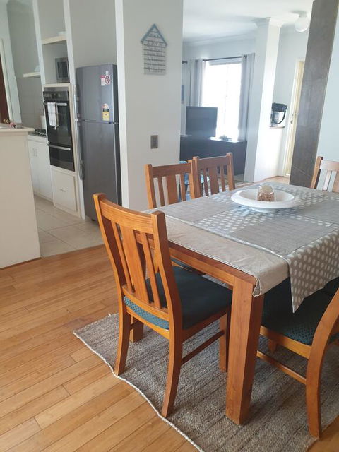 Beachside Retreat 2 - Accommodation Bookings 2