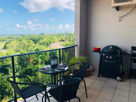 Beautiful Spacious City Apartment With Views Out To The Arafura Sea - Accommodation Bookings 1