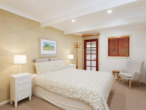 Beauty And The Beach', 88 Foreshore Drive - Large Home With WIFI & Water Views - Accommodation Bookings 3