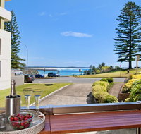 Beauty at the Beach - modern beachfront apartment - Accommodation Bookings