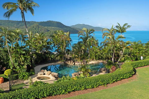 Bella Azure Two Bedroom Two Bathroom Spacious Ocean-view Apartment With Golf Buggy - Accommodation Bookings 1