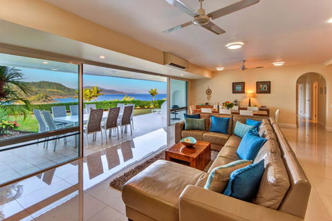 Bella Vista East 3 Luxury Ocean Views Large Flat Grassed Area And Buggy - Accommodation Bookings 2