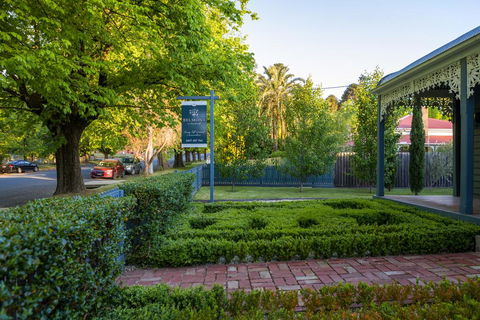 Belmont At Beechworth 2 Bedrooms, 2 Bathrooms, 2 Couples - Accommodation Bookings 2