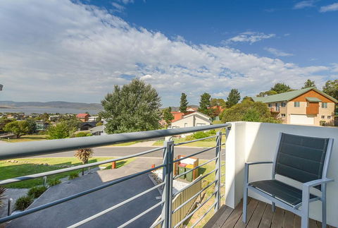 Beloka Close - Modern, Spacious, And Pet Friendly Accommodation - Accommodation Bookings 0