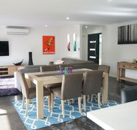 Ben's Place - modern  convenient