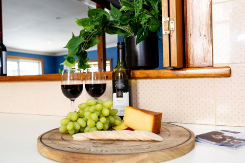 Best Central House - SLEEPS 11 !! - Accommodation Bookings 3