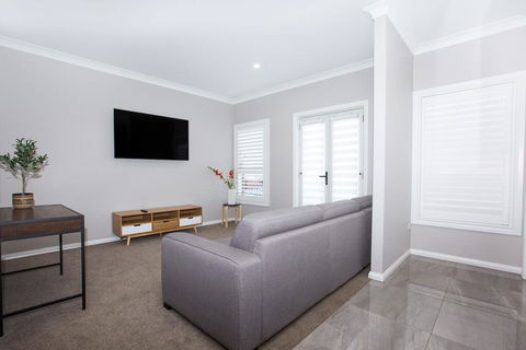 Best Central Wagga Townhouse - Accommodation Bookings 2
