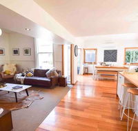 Best Location in Hobart Luxury 4 bedroom with stunning views - Accommodation Bookings