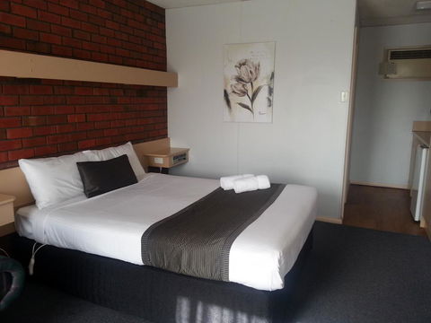 Big Valley Lakeside Paradise Motor Inn - Accommodation Bookings 1
